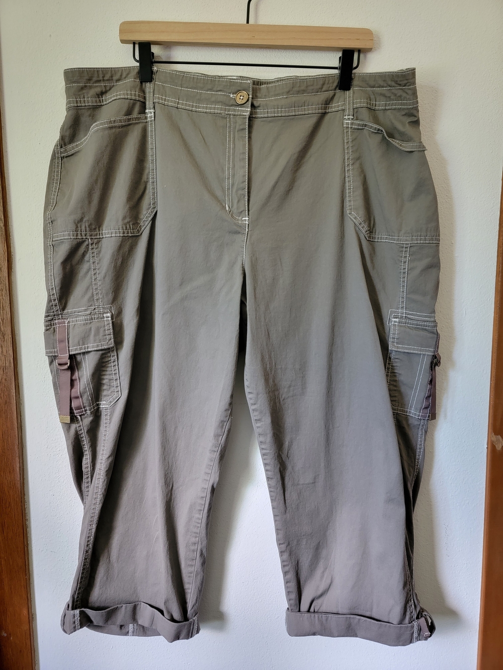 Cato Olive-Tan Cargo Capris with Side Pockets And Contract Stitch 22W EUC